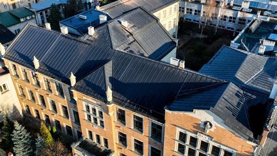 II Liceum Ogólnokształcące w Kielcach z nowym dachem