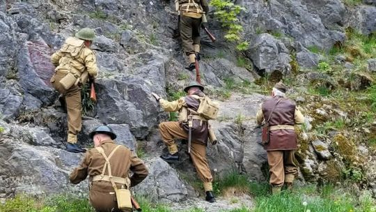 III Marsz Mulników przeszedł przez Kadzielnię. Uczcili pamięć bohaterów Monte Cassino III Marsz Mulników przeszedł przez Kadzielnię. Uczcili pamięć bohaterów Monte Cassino