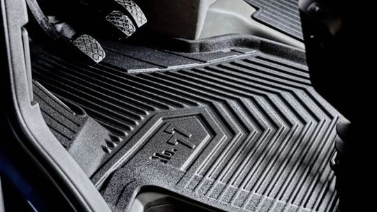 Jak idealnie dopasować dywaniki do samochodu – krok po kroku