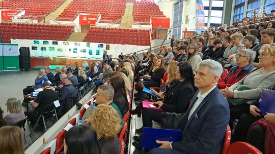 Jak radzić sobie z negatywnymi zjawiskami cywilizacyjnymi - konferencja naukowa w Ostrowcu  Świętokrzyskim