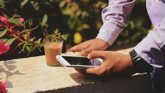 Jak sprawdzić do kogo należy numer telefonu komórkowego?
