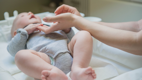 Jak wybrać dobry przewijak dla niemowlaka?