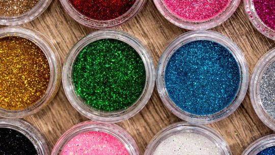 Jak wybrać najlepszy pyłek do paznokci?