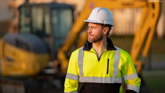 Jak wybrać polar roboczy odblaskowy?