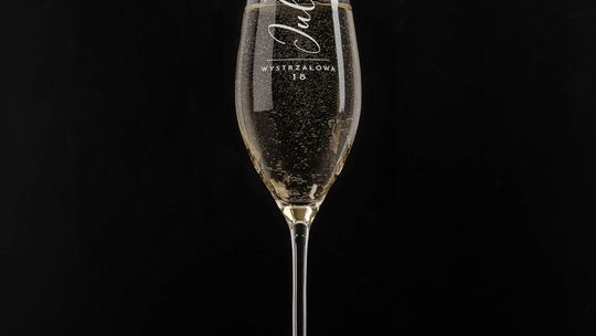 Jaki prezent na 18 urodziny dla dziewczyny wybrać? Bestsellery 2023