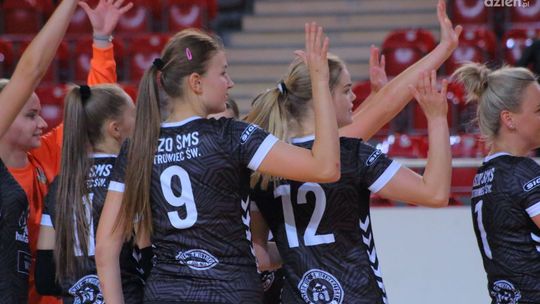 Jeden punkt siatkarek KSZO SMS