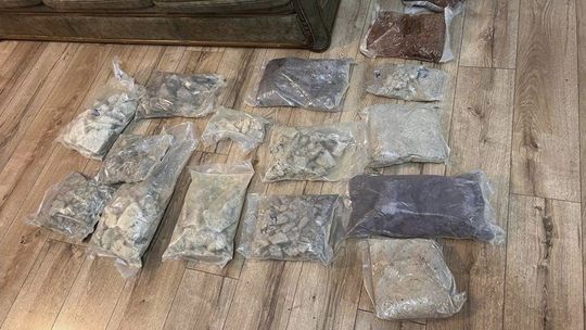 Jędrzejów: Policjanci przejęli kilkadziesiąt kilogramów narkotyków