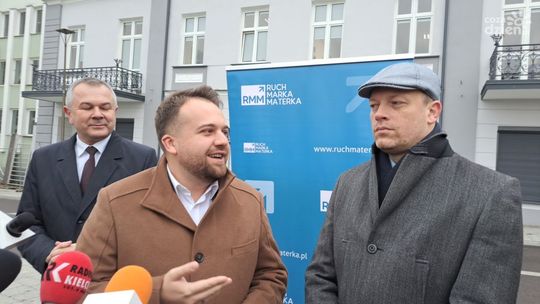 Jest ich trzech, więc mogą tworzyć klub radnych 