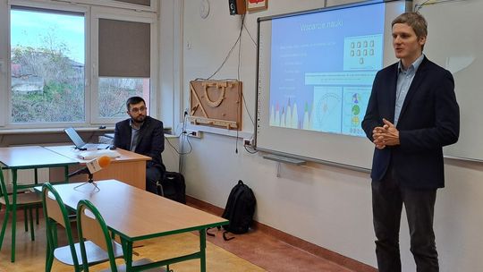 K.Goworek i A. Jackowski: Sztuczna inteligencja nie odrobi pracy domowej 