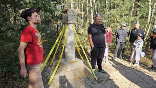 Kapliczka Latającego Potwora została „pofarfalona"