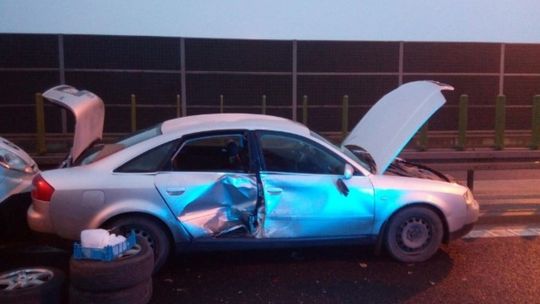 Karambol kilkudziesięciu aut w Cedzynie