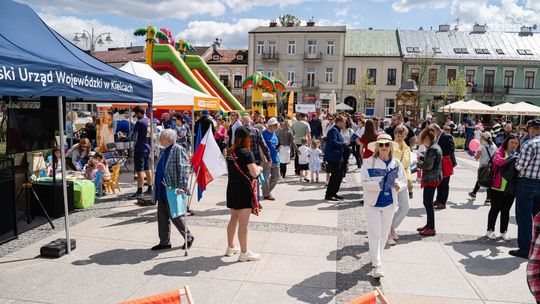 Kielczanie świętują 21. rocznicę wstąpienia Polski do Unii Europejskiej