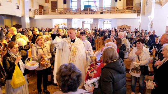 Kielczanie tłumnie przybyli ze swoimi święconkami (zobacz galerię zdjęć)
