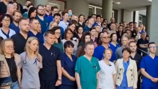 Kieleccy lekarze z hołdem dla zamordowanego ortopedy z Krakowa [WIDEO]