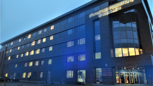 Kieleckie starostwo na niebiesko dla autyzmu