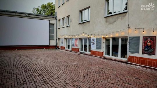 Kino letnie poleca się na bezdeszczowe wieczory