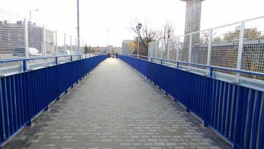 Kładka dla pieszych i dodatkowy pas ruchu 