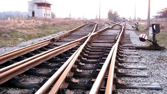 Kolejarze apelują o bezpieczeństwo na przejazdach w drodze na majówkę