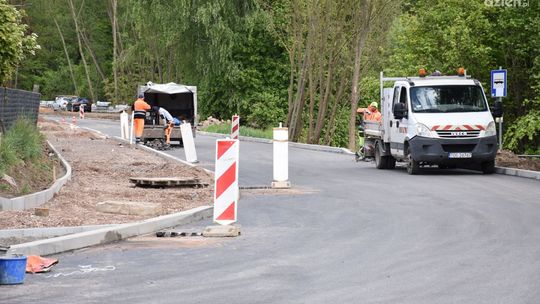 Kolejna droga w powiecie ostrowieckim przechodzi remont