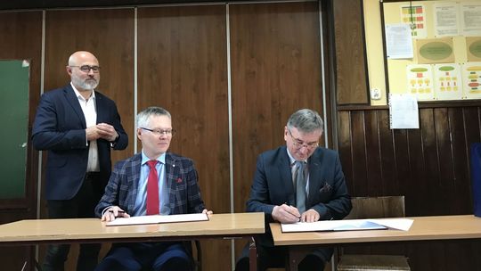 Kolejna ostrowiecka szkoła średnia nawiązała współpracę z Politechniką Świętokrzyską