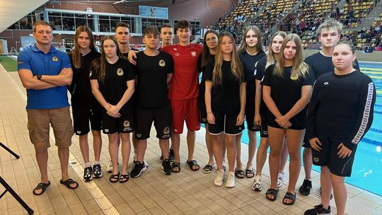 Kolejne medale dla młodych pływaków  z Ostrowca