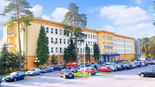 Kolejne  miejsca parkingowe przy ostrowieckim szpitalu 