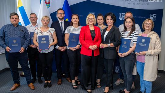 Kolejne rodziny dołączają do „Świętokrzyskiej Karty Zawodowej Rodziny Zastępczej”