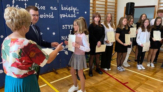 Kolejne stypendia trafiły do ostrowieckich uczniów
