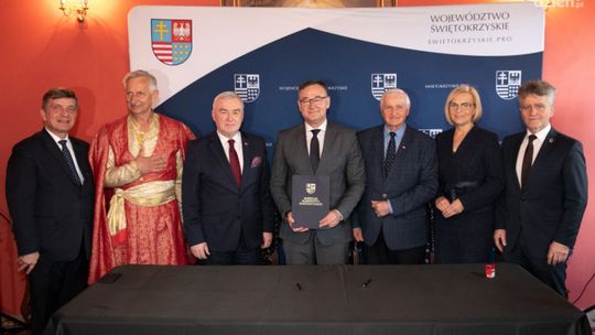 Kolejne umowy na zakup aut dla OSP podpisane