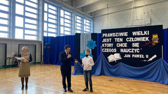 Kolejni najlepsi uczniowie ze stypendiami