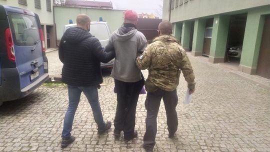 Kolejny duet poszukiwanych wpadł w ręce ostrowieckich mundurowych