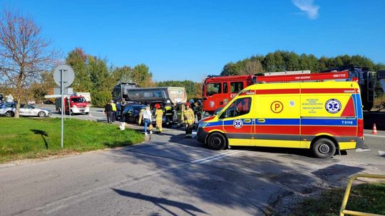 Kolizja trzech pojazdów na DK 74