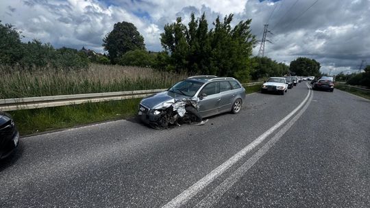 Kolizja trzech pojazdów w Szczukowicach. Kierowca był po alkoholu i bez uprawnień