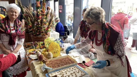 Kolorowo i smacznie na Wielkanocnym Ryneczku