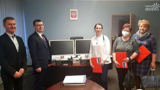 Komputery dla ostrowieckiego szpitala. Prezydent przekazał potrzebny sprzęt