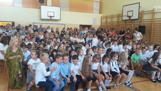 Koniec wakacyjnej laby - uczniowie wrócili do szkół