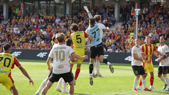 Korona Kielce przed starciem z liderem. Zieliński: „Chcemy pokazać efekty pracy”, Soteriou: „To nasz dom, musimy go bronić”