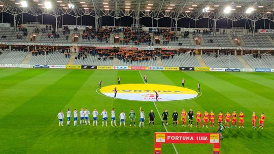 Korona wygrała w doliczonym czasie. Przewrotka Kiełba za trzy punkty!