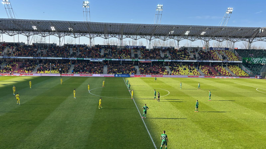 Korona wygrywa przed własną publicznością, Śląsk nadal pozostaję czerwoną latarnią ligi