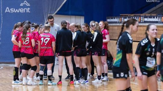 Koroneczki dzielnie walczyły, ale poległy z faworytem rozgrywek