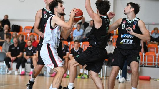 Koszykarze UJK Kielce z kolejnym zwycięstwem