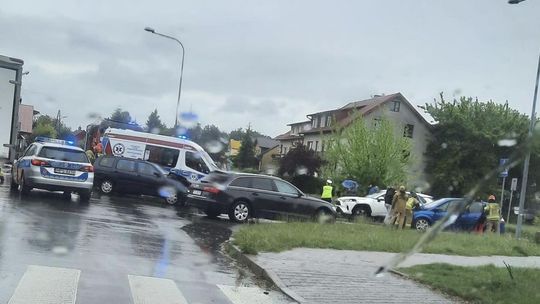  Kraksa na feralnym skrzyżowaniu w Ostrowcu 