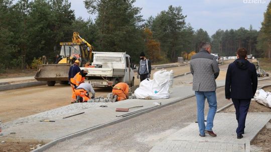Krzemienna nie tylko dla samochodów – wzdłuż nowej drogi powstaje atrakcyjny ciąg rowerowy