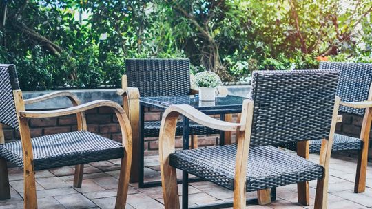 Krzesła Ogrodowe - 5 modnych trendów w projektowaniu ogrodu