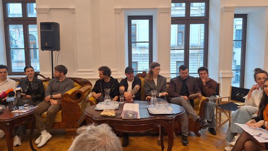 „Księżyc nad Buffalo” – komediowy żywioł na scenie. Za nami konferencja prasowa