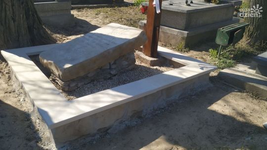 Kunów. Trwa renowacja nagrobków