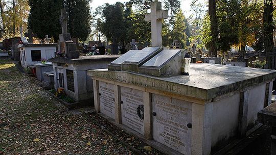 Kwesty na kieleckich cmentarzach. Stowarzyszenie Ochrony Dziedzictwa Narodowego zachęca do pomocy