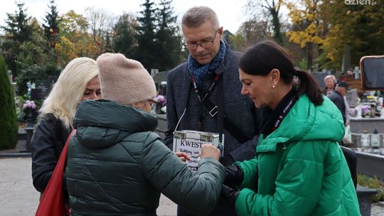 Kwesty na ratowanie nagrobków