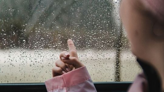 Łapmy deszcz i oszczędzajmy wodę. To dobre nawyki