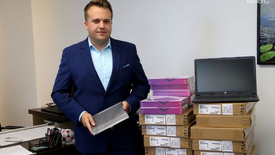Laptopy i tablety dla starachowickich szkół
